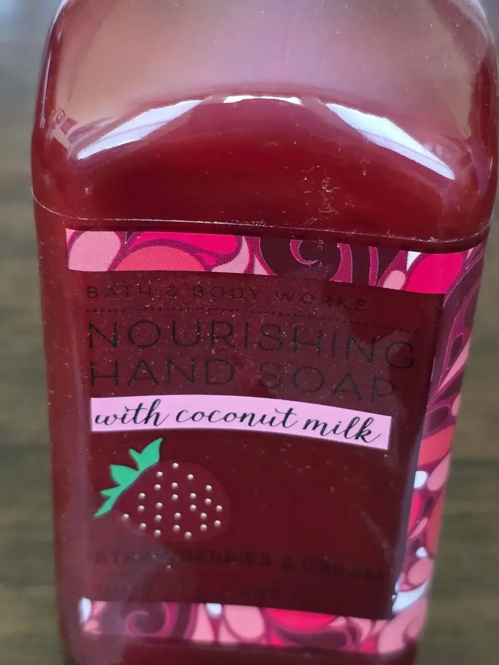 New Bath & Body Works Nourishing Hand Soap Strawberries & Cream with Coconut Mil
